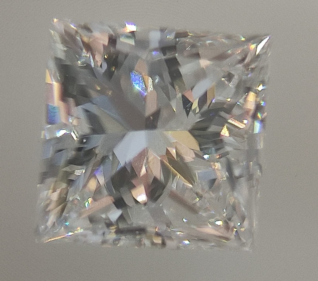 Diamante PR 0.743 VS1 F N/A DIAMANE